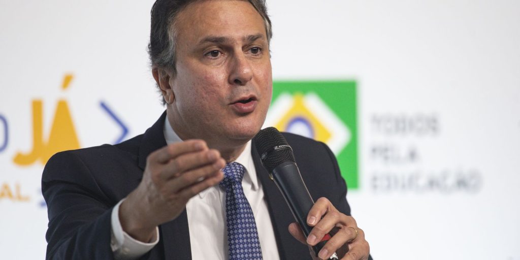 ministro-da-educacao-defende-regulamentacao-das-plataformas-digitais